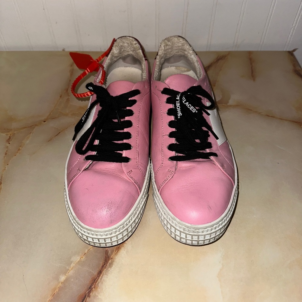 Off White Arrowed in sneakers